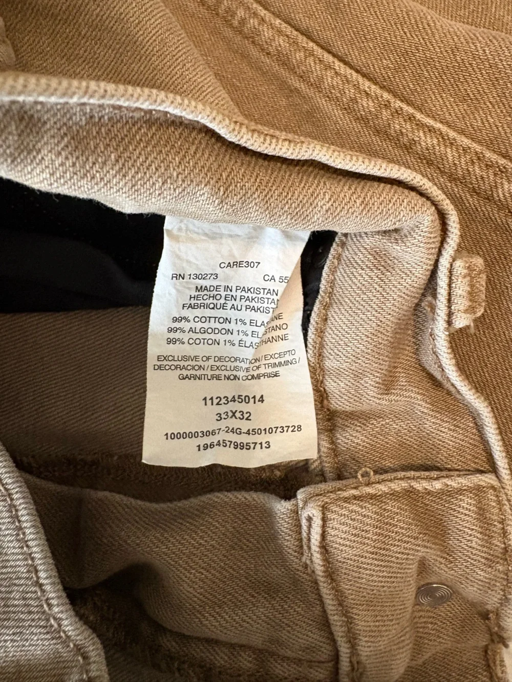 Men’s Wrangler Retro Slim Straight Khaki Jeans.